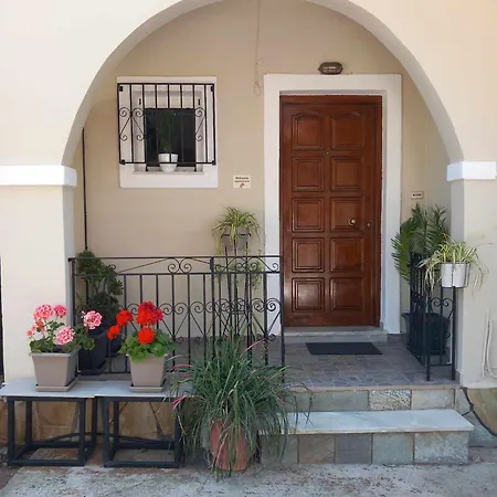 Apartamento Robusto Cosy With Garden Near Corfu Town