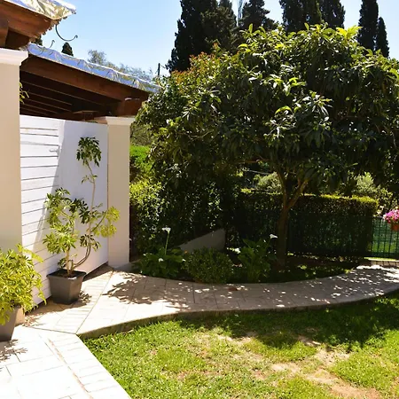 Robusto Cosy With Garden Near Corfu Town Lägenhet *